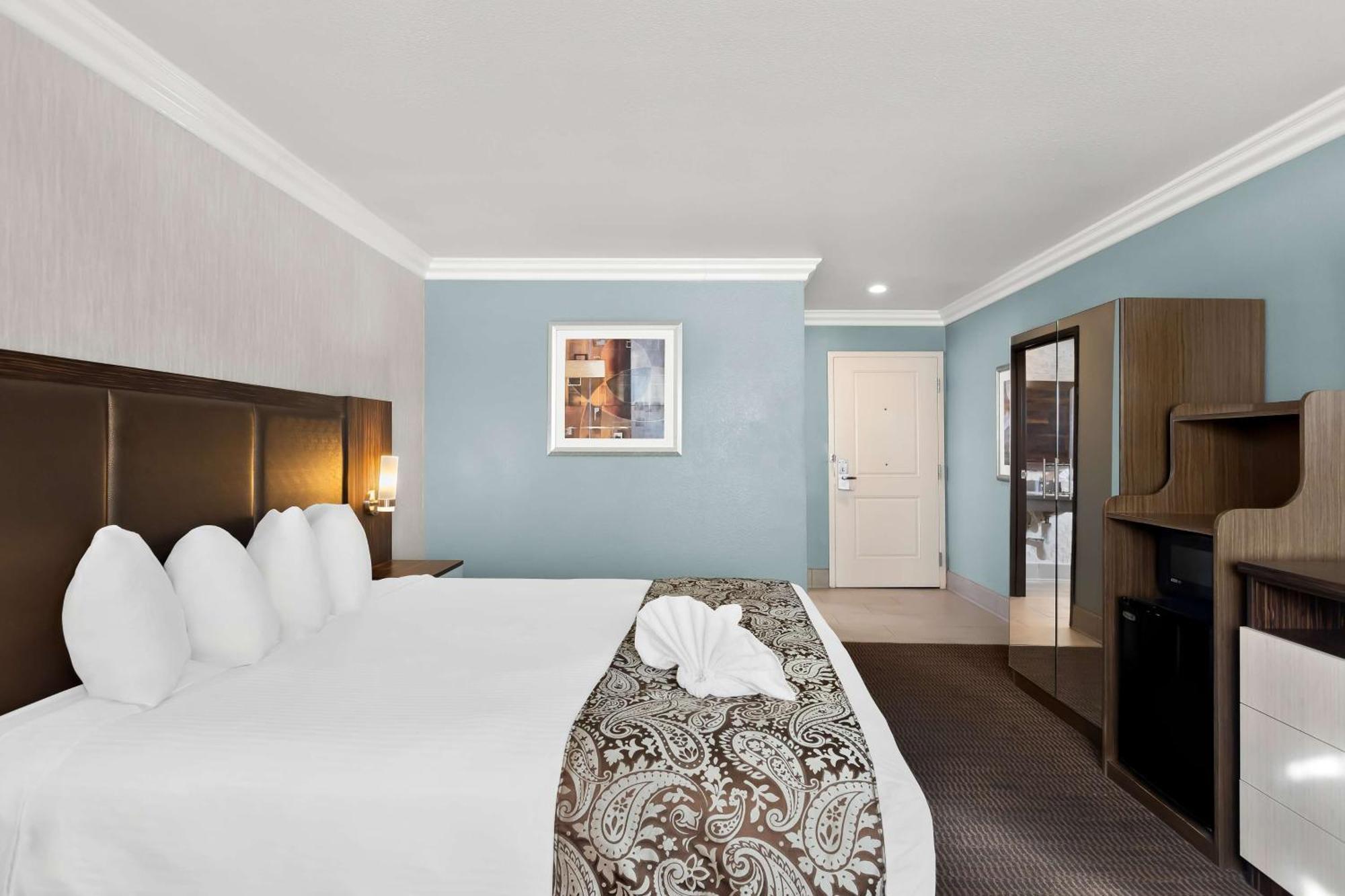Western 3* Santa Clara